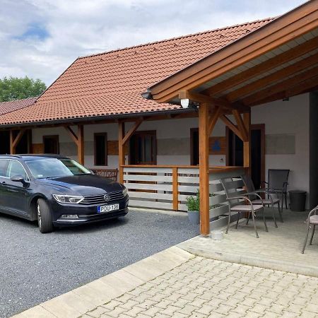 Toronyi Vendeghaz Hotel Ngoại thất bức ảnh