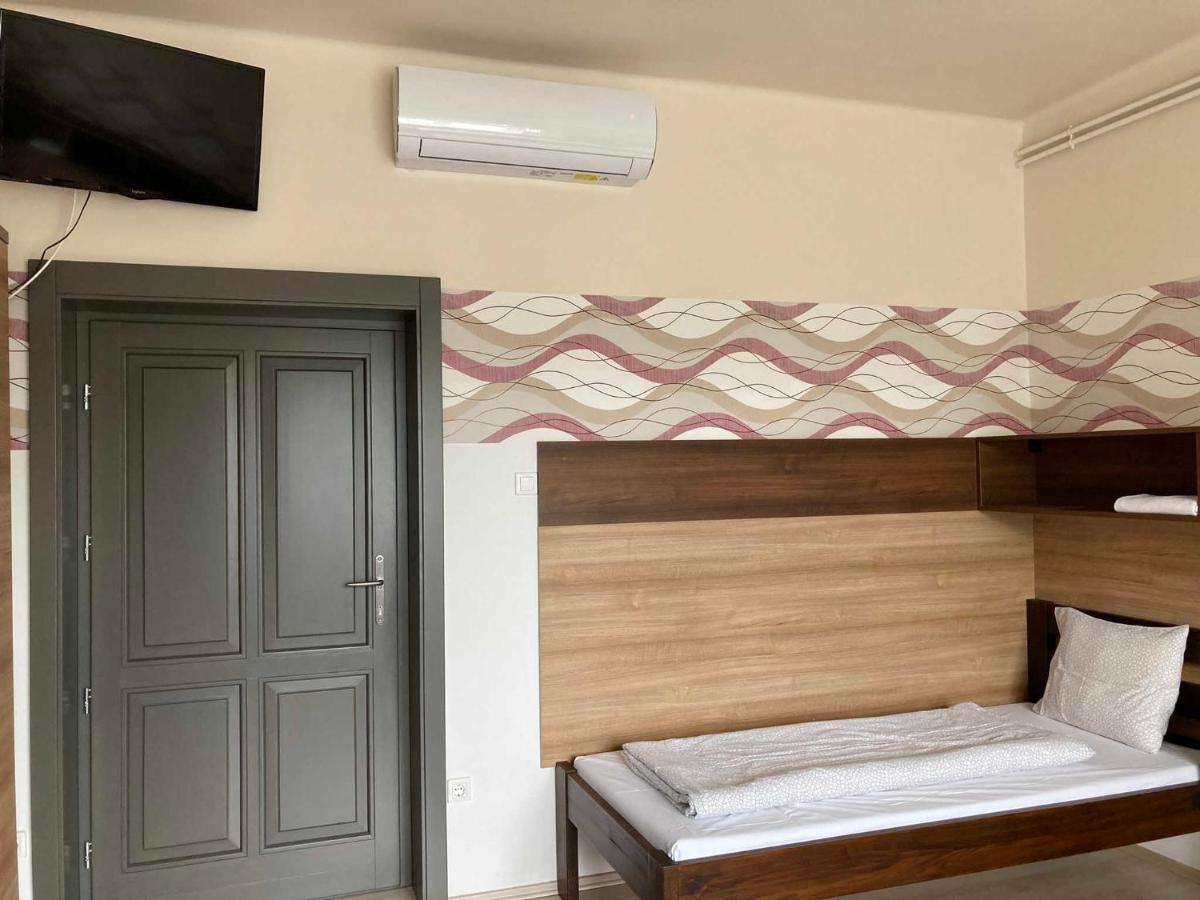 Toronyi Vendeghaz Hotel Ngoại thất bức ảnh