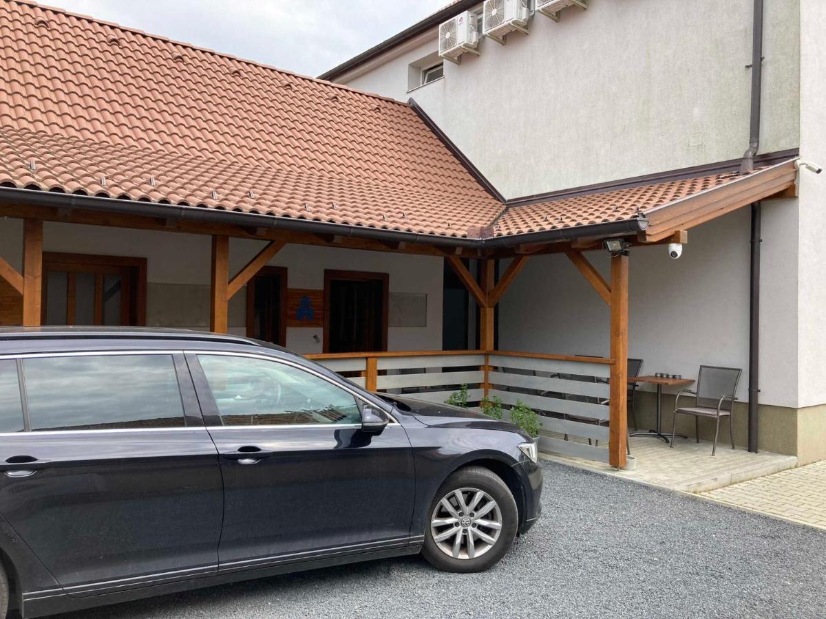 Toronyi Vendeghaz Hotel Ngoại thất bức ảnh