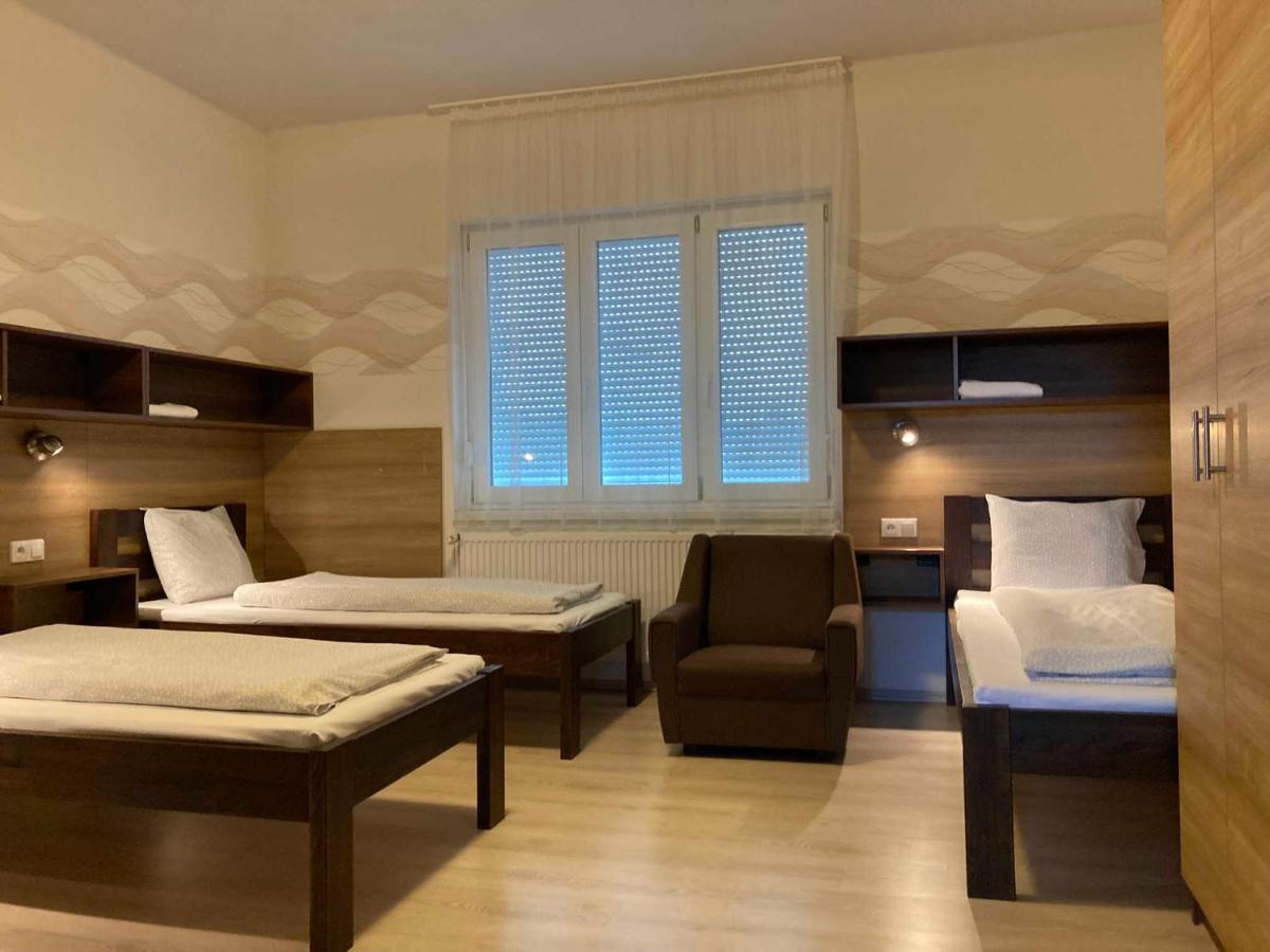 Toronyi Vendeghaz Hotel Ngoại thất bức ảnh
