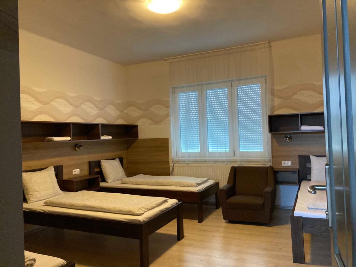 Toronyi Vendeghaz Hotel Ngoại thất bức ảnh