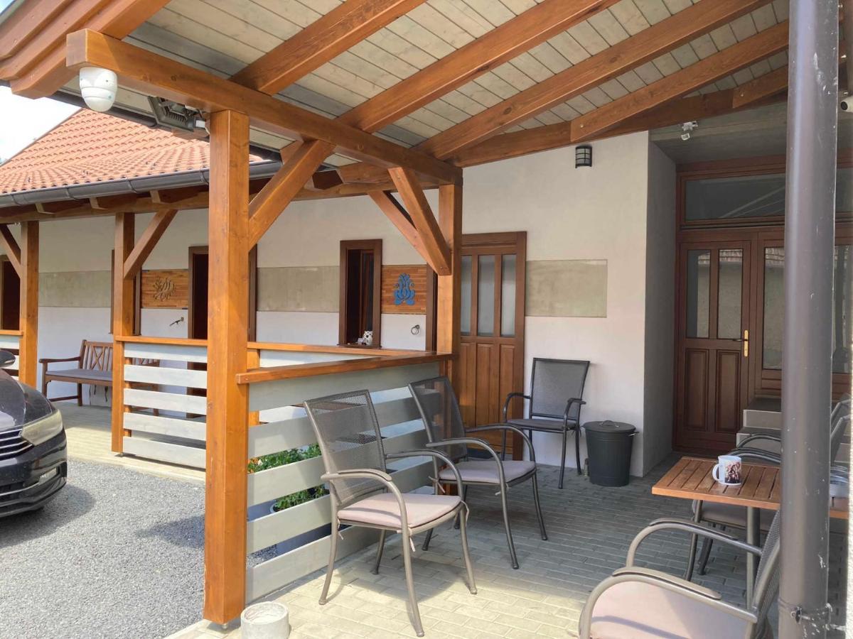 Toronyi Vendeghaz Hotel Ngoại thất bức ảnh