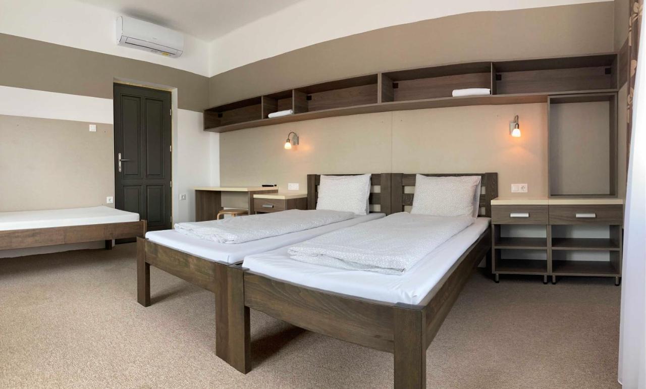 Toronyi Vendeghaz Hotel Ngoại thất bức ảnh