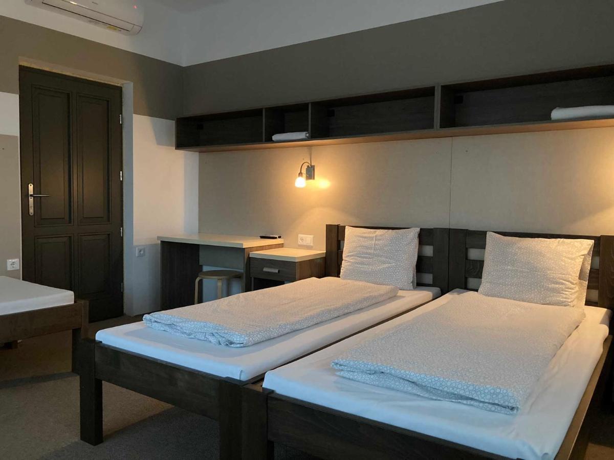 Toronyi Vendeghaz Hotel Ngoại thất bức ảnh