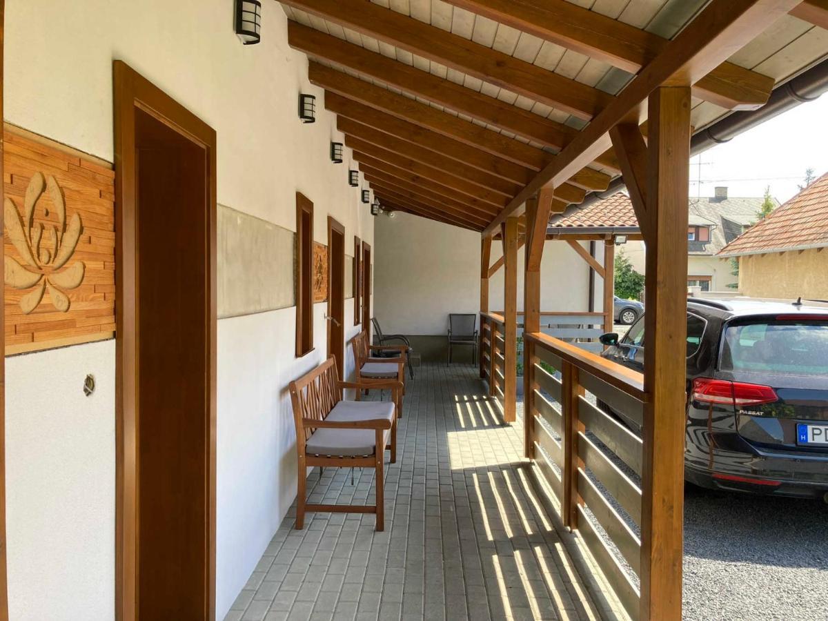 Toronyi Vendeghaz Hotel Ngoại thất bức ảnh