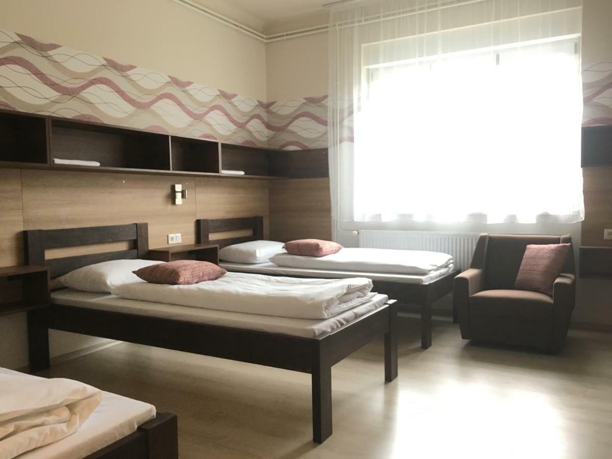 Toronyi Vendeghaz Hotel Ngoại thất bức ảnh
