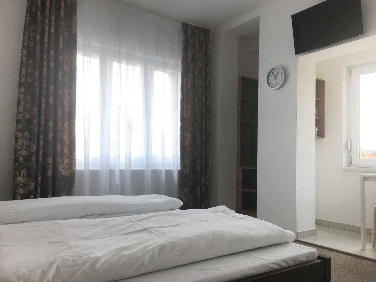 Toronyi Vendeghaz Hotel Ngoại thất bức ảnh