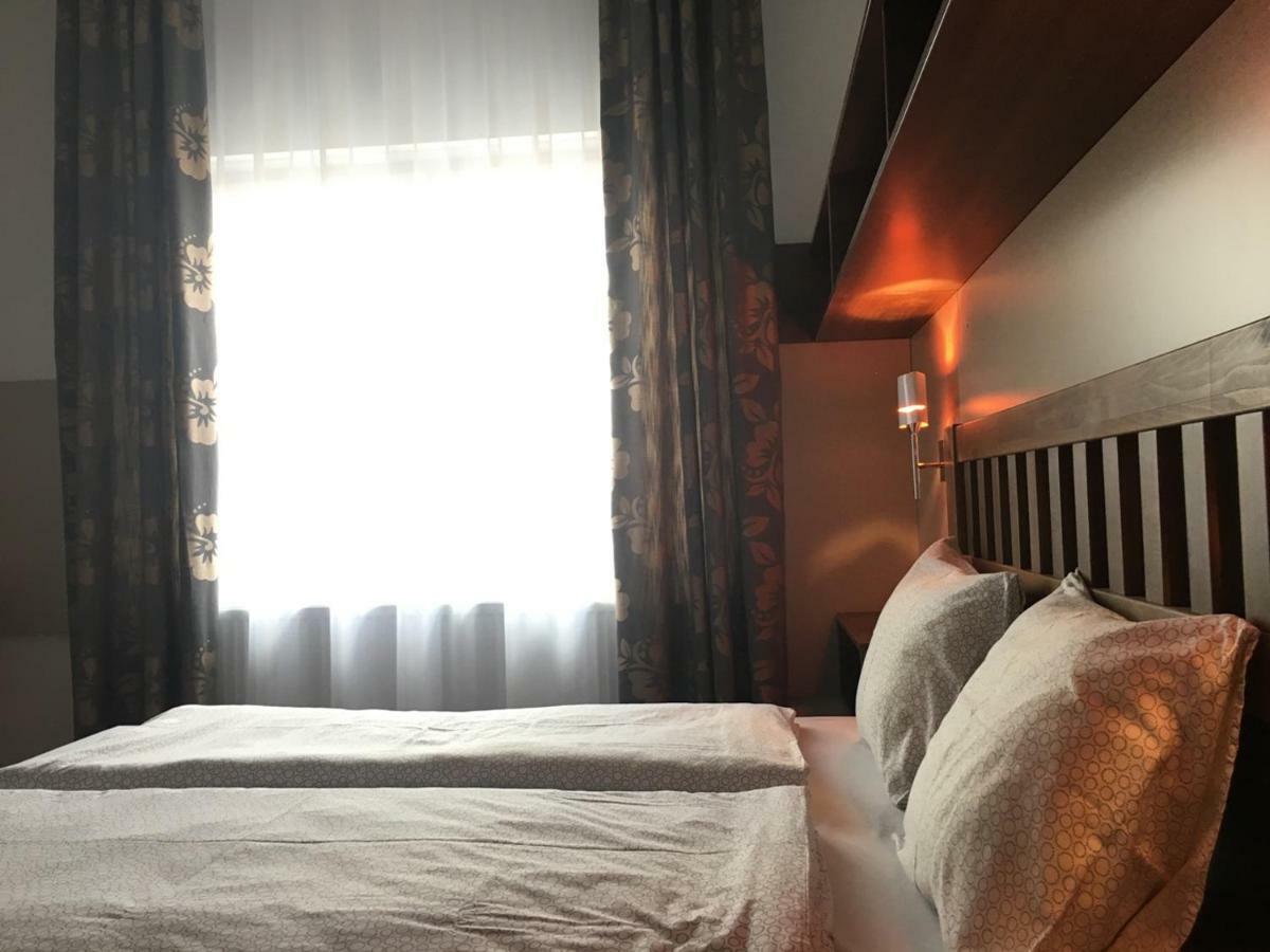Toronyi Vendeghaz Hotel Ngoại thất bức ảnh